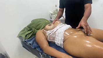 [Coge, Step Family, Step Mom] Salon De Masaje Masajista Se Coge A Mi Madrastra Culona